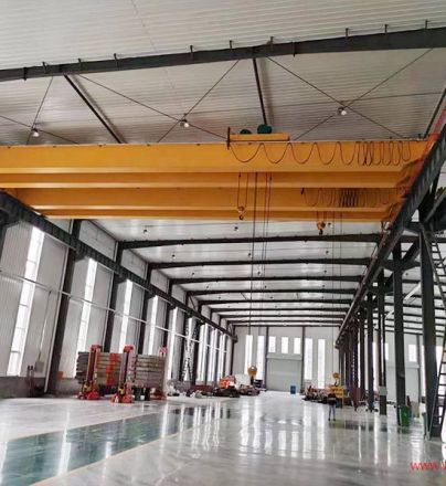 金歐歐式雙梁起重機(jī)在重型機(jī)械、汽車零部件等生產(chǎn)車間中的應(yīng)用